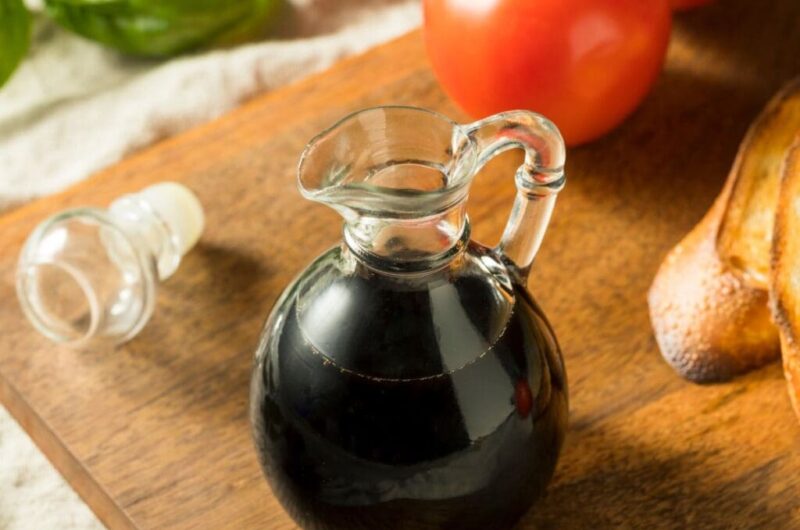 7 Balsamic Vinegar Substitutes (+ Best Replacements)