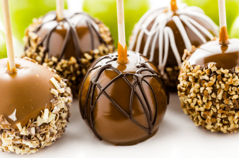 13 Best Caramel Apple Toppings