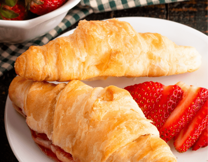 17 Best Crescent Roll Desserts (+ Easy Recipes)