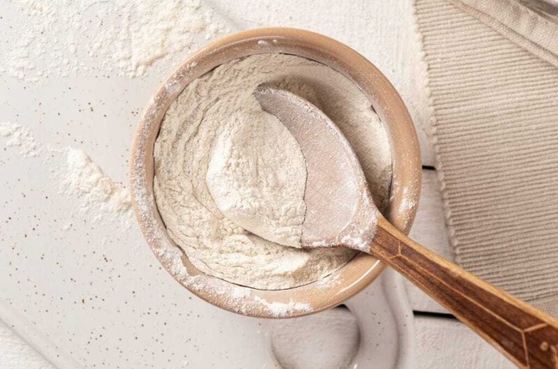 7 Best Meringue Powder Substitutes (+ Vegan Swaps)