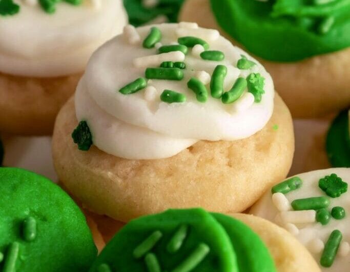 25 Best St. Patrick's Day Cookies (Easy Recipes)