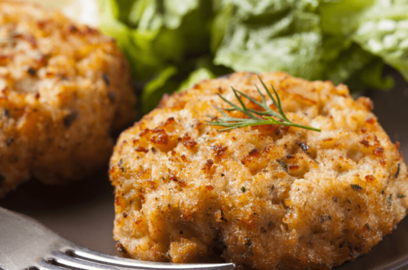 What to Serve with Crab Cakes: 16 Incredible Side Dishes