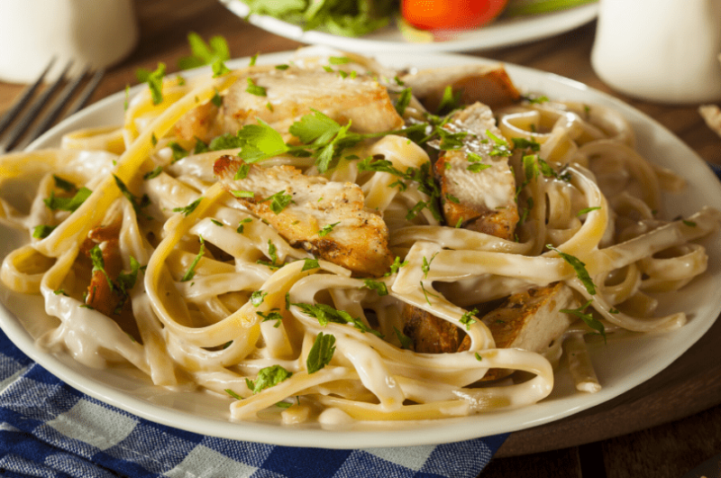 What to Serve with Fettuccine Alfredo